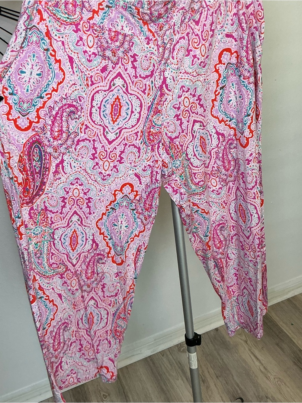 Soma Cool Nights Paisley Capri Pajama Lounge Pants Pink Multicolor Size Small - Picture 3 of 5